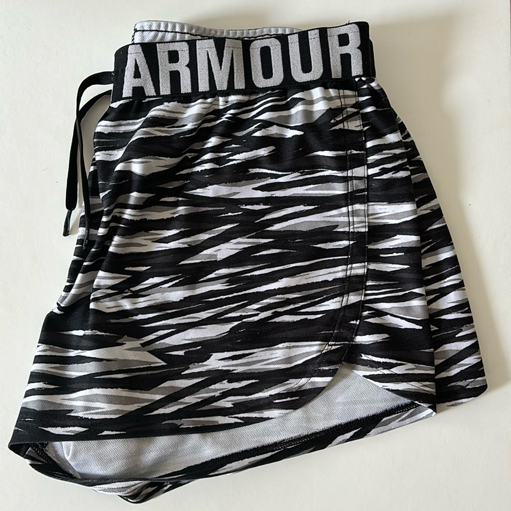 Under Armour Black and White Shorts XS